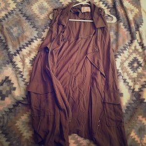 SLEEVELESS TRENCH VEST